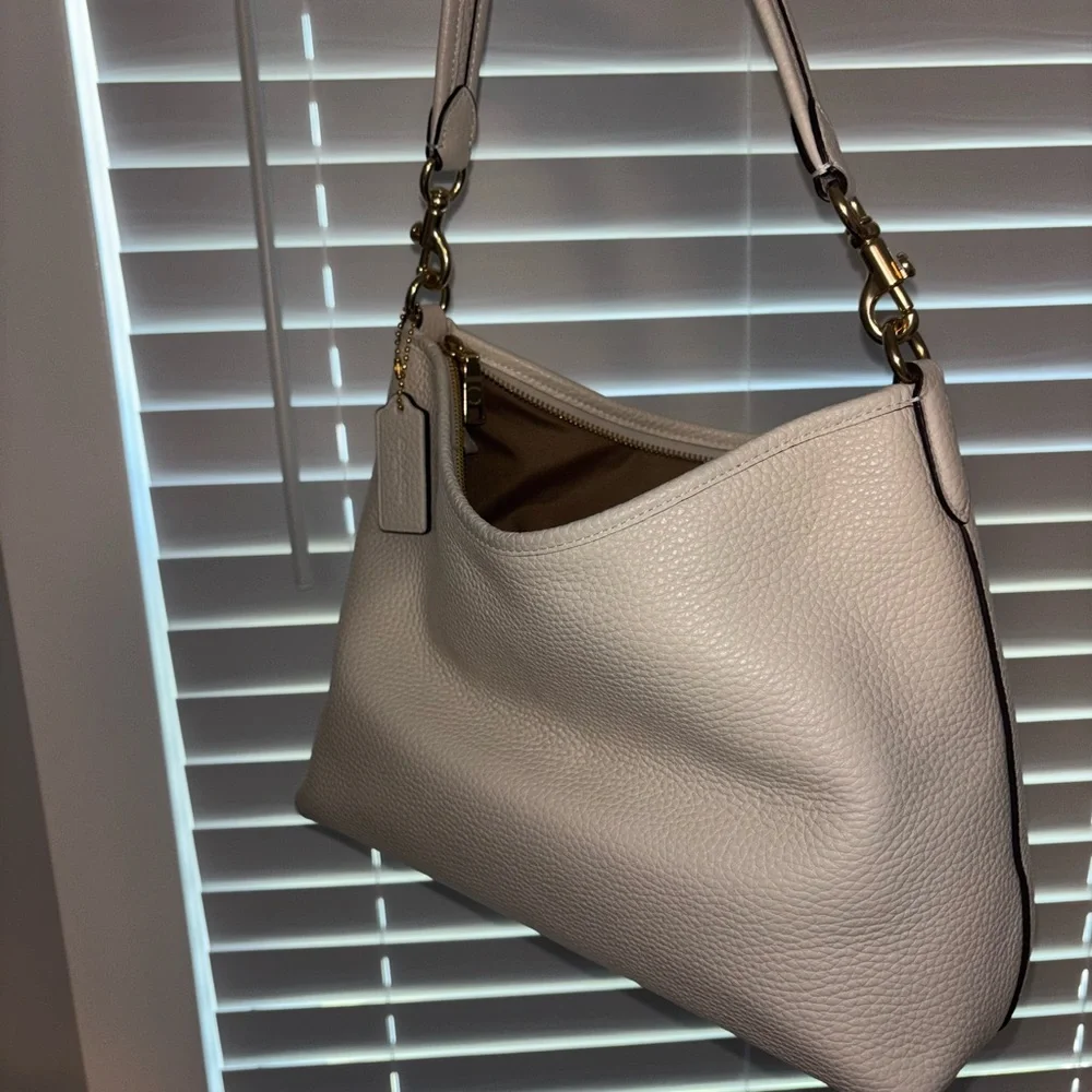 COACH Pebbled Leather laurel Bag in cream/white
